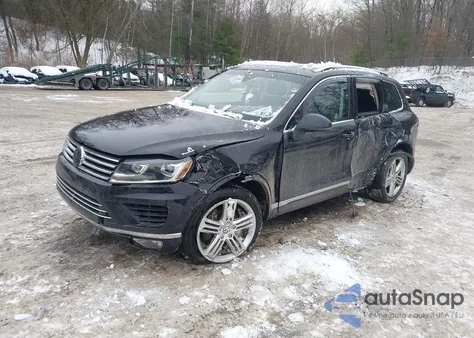 2016 Volkswagen Touareg Vr6 Executive z USA, uszkodzony, nr VIN WVGEF9BP3GD012242